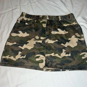 GAP denim camo skirt 31 10 12 medium camouflage pants